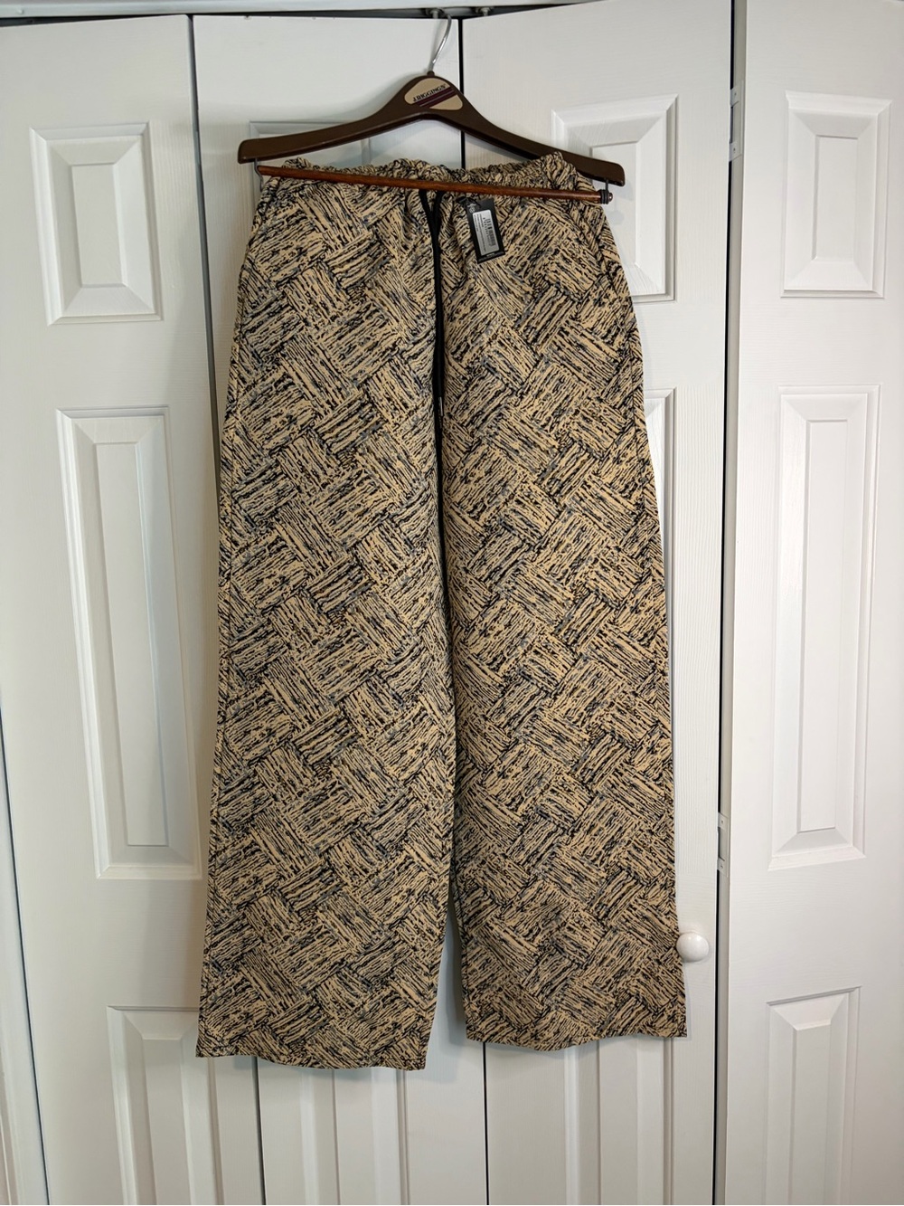 PrettyLittleThing Patterned Drawstring Pants - Picture 4 of 4